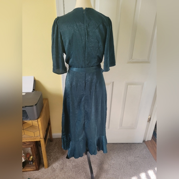Emerald Dress from Lulu’s. EUC - Picture 6 of 7
